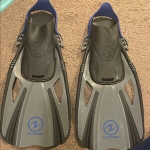 L/XL Gray and Blue Swim Fins